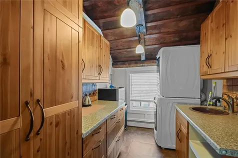 275 Hope Street Bristol RI 02809