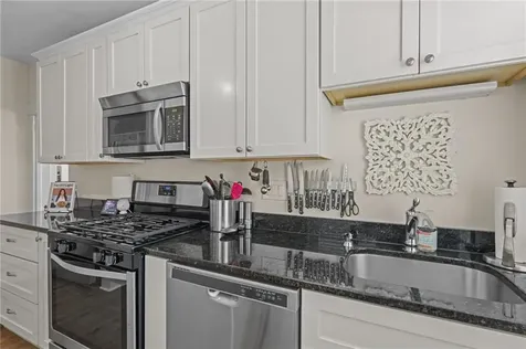 275 Hope Street Bristol RI 02809