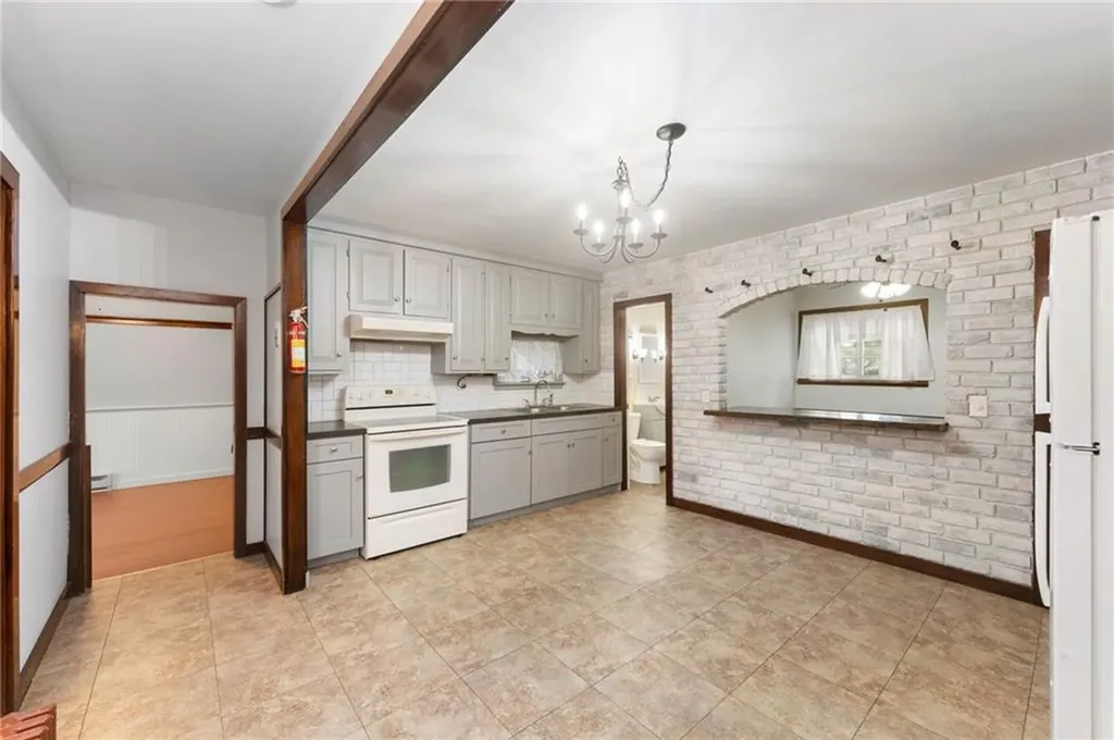 594 Metacom Avenue Bristol RI 02809