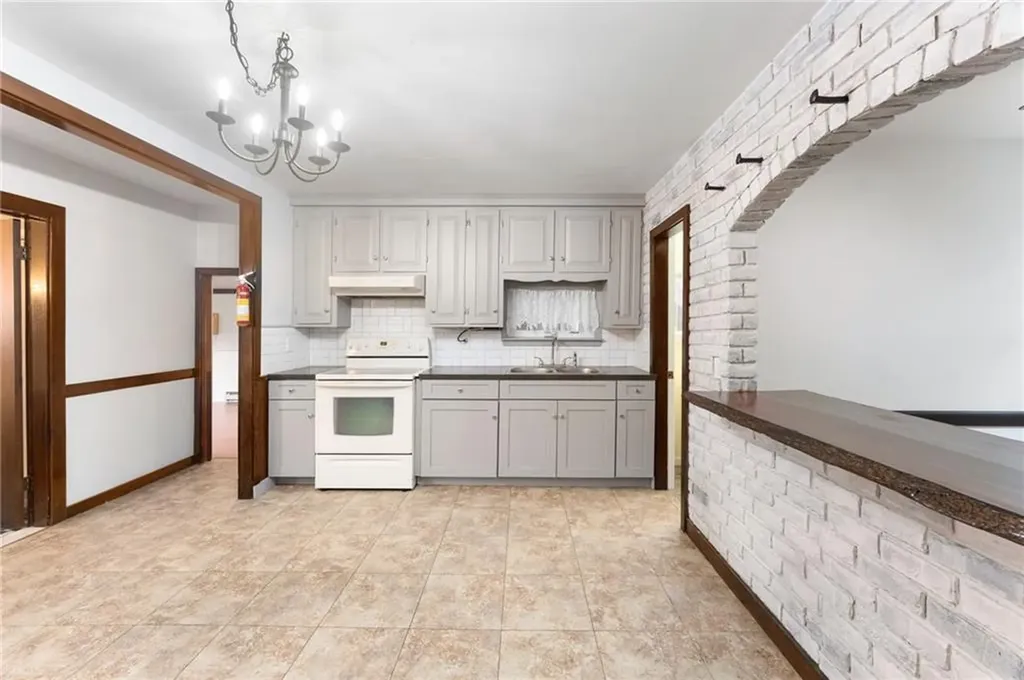 594 Metacom Avenue Bristol RI 02809