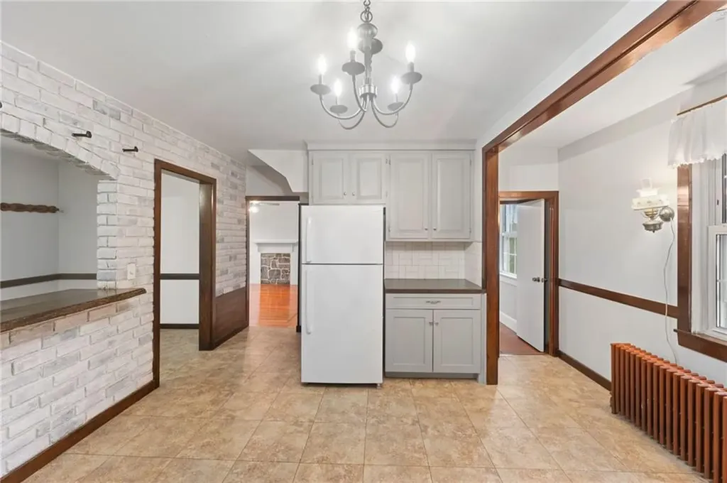 594 Metacom Avenue Bristol RI 02809