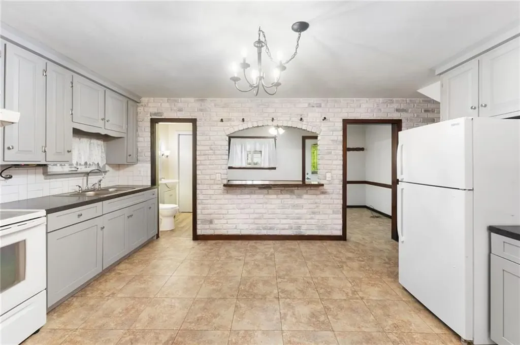 594 Metacom Avenue Bristol RI 02809