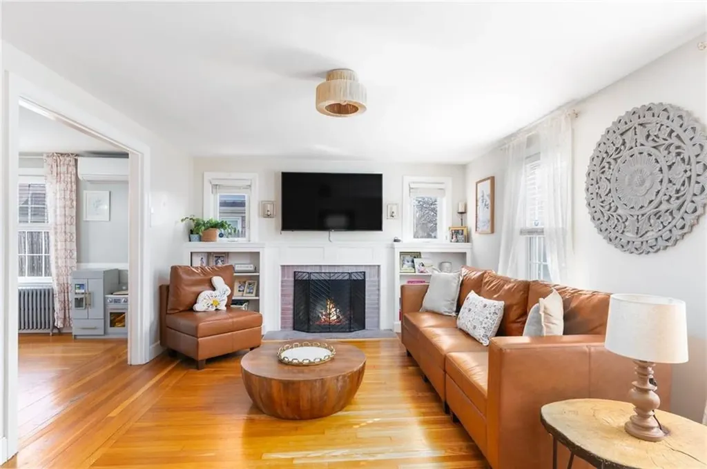 105 Roslyn Avenue Cranston RI 02910