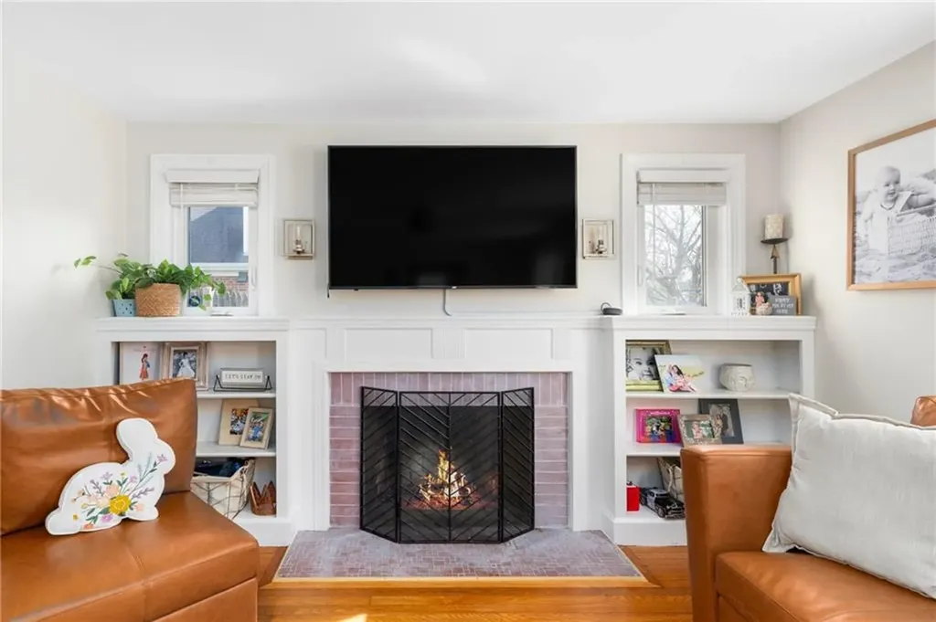 105 Roslyn Avenue Cranston RI 02910