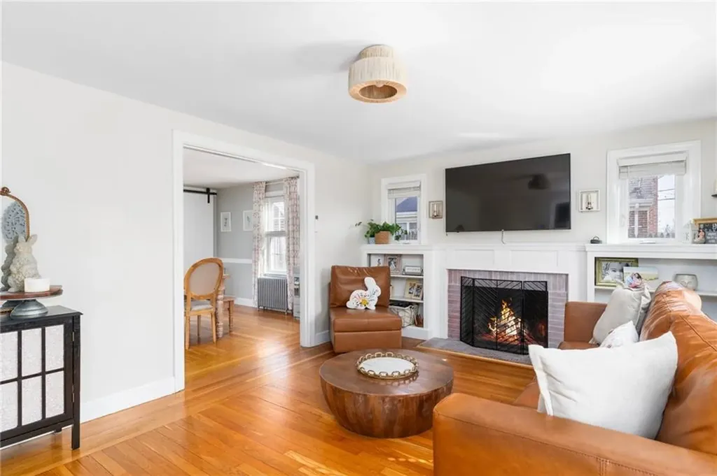 105 Roslyn Avenue Cranston RI 02910