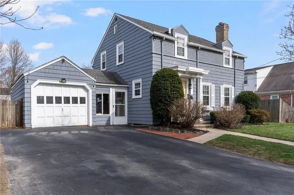 105 Roslyn Avenue Cranston RI 02910
