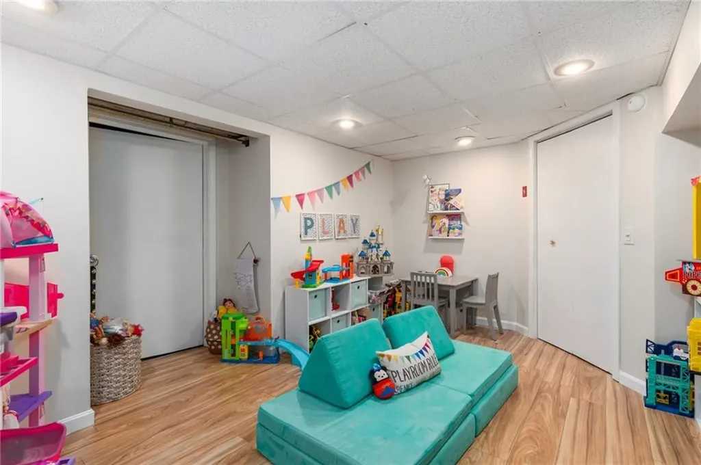 105 Roslyn Avenue Cranston RI 02910