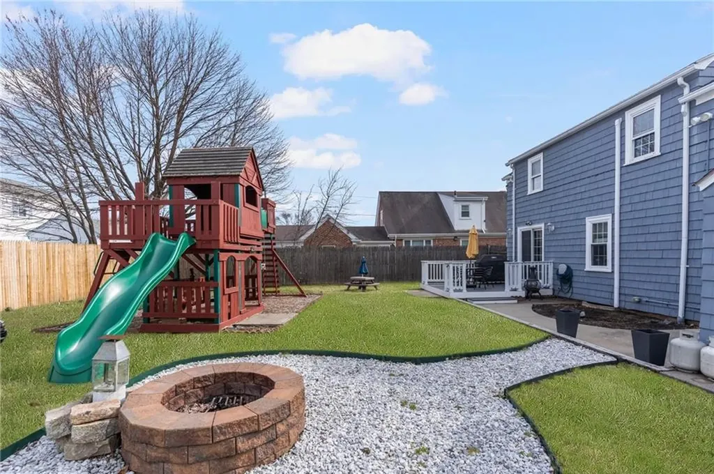 105 Roslyn Avenue Cranston RI 02910