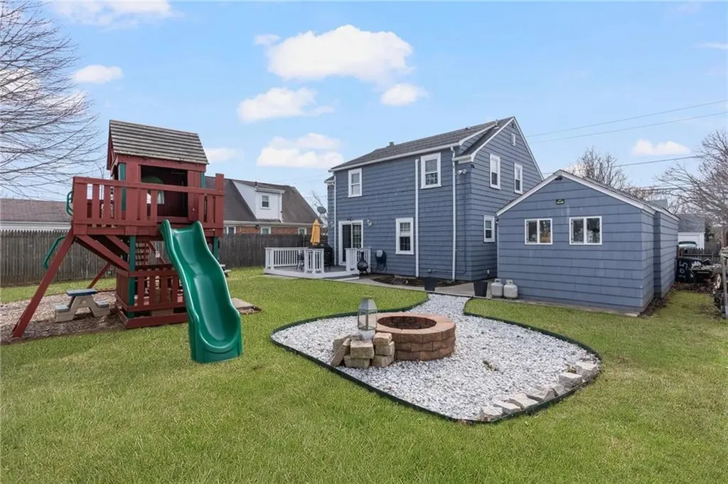 105 Roslyn Avenue Cranston RI 02910