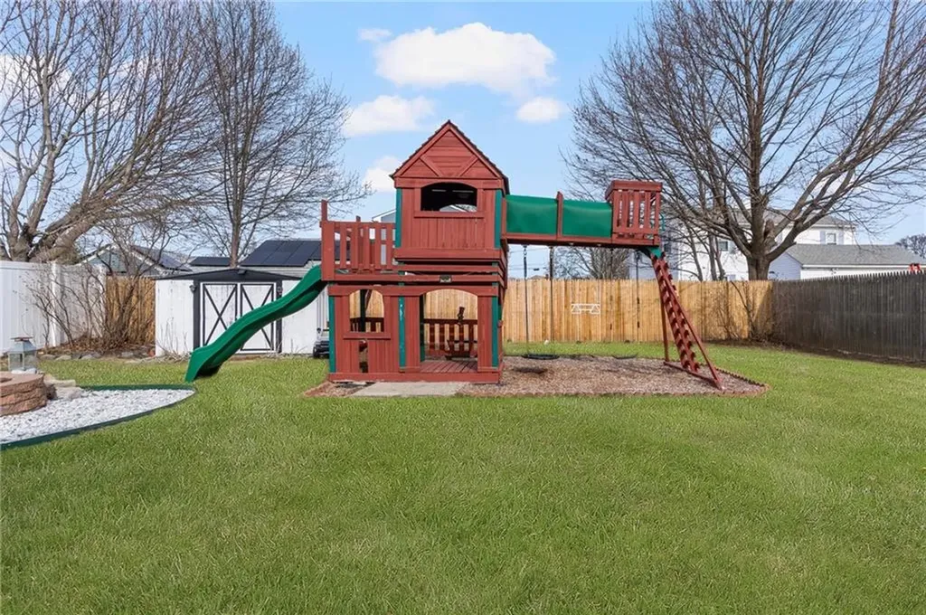 105 Roslyn Avenue Cranston RI 02910
