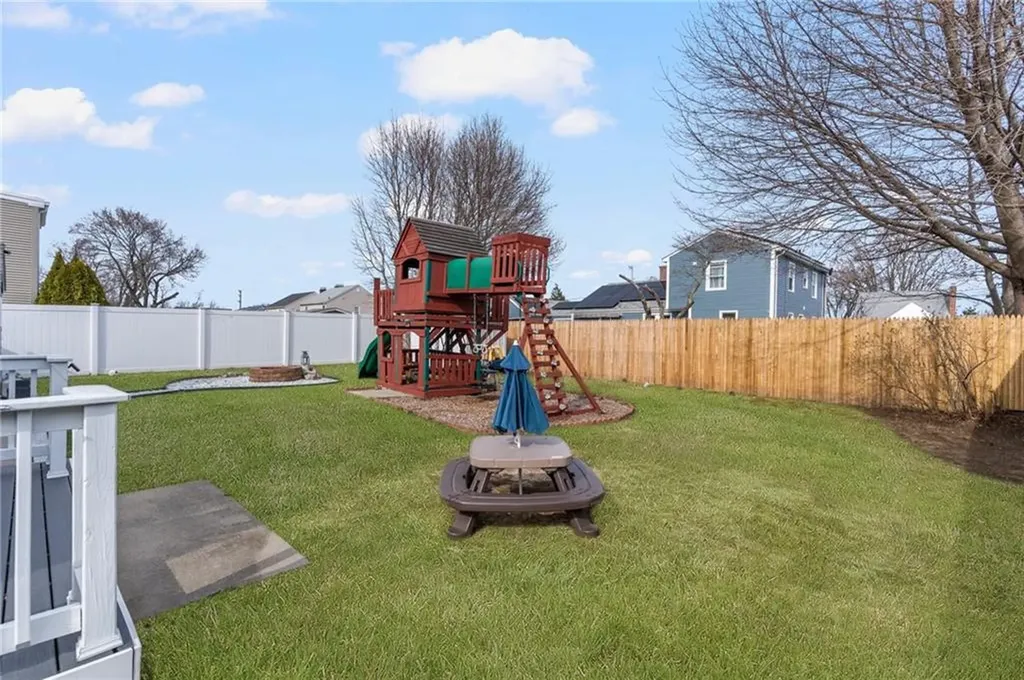 105 Roslyn Avenue Cranston RI 02910