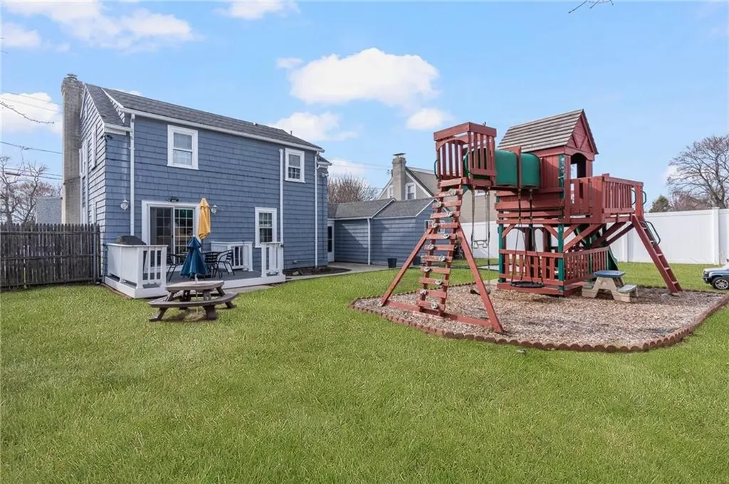 105 Roslyn Avenue Cranston RI 02910