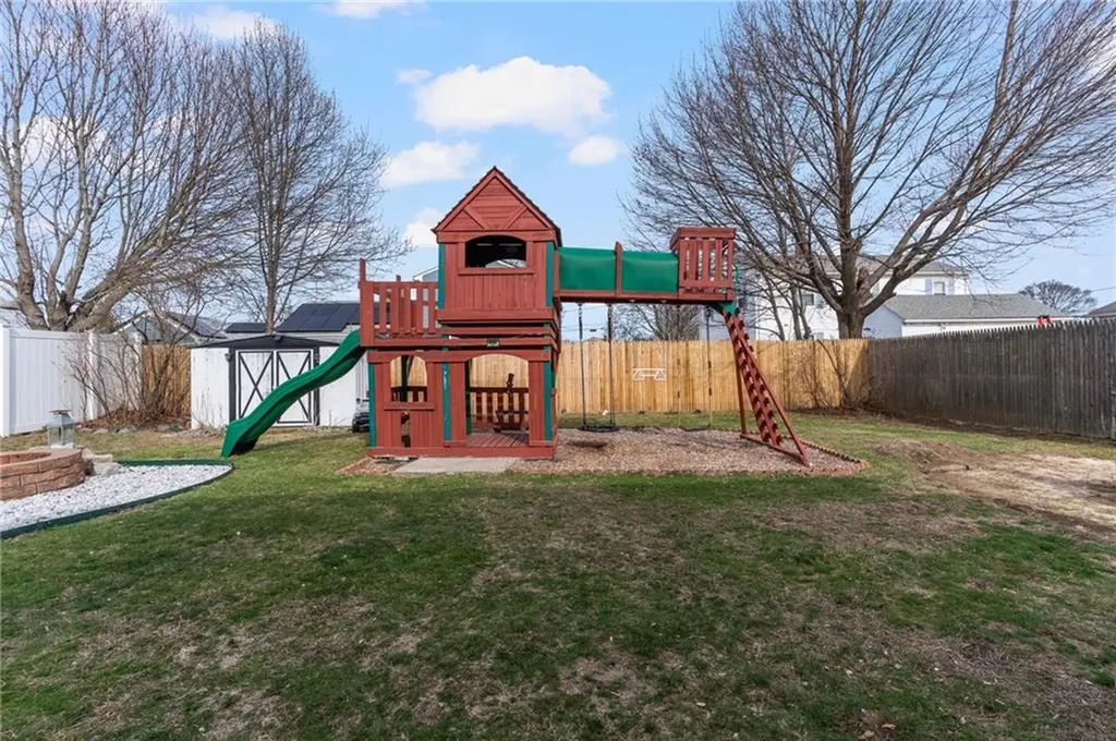 105 Roslyn Avenue Cranston RI 02910