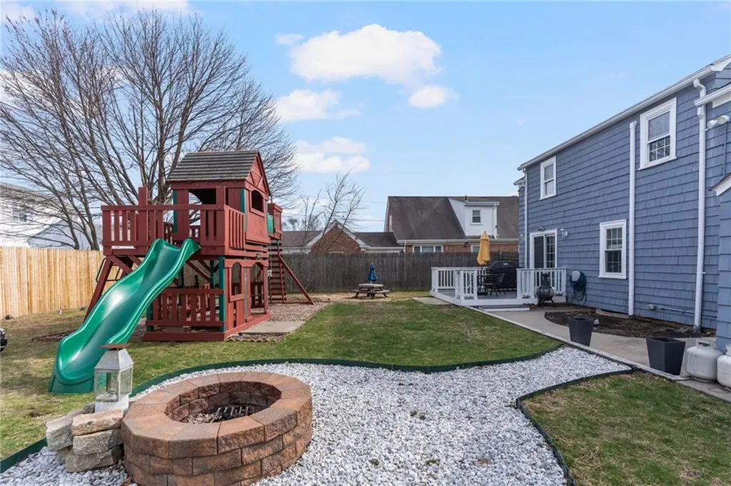 105 Roslyn Avenue Cranston RI 02910