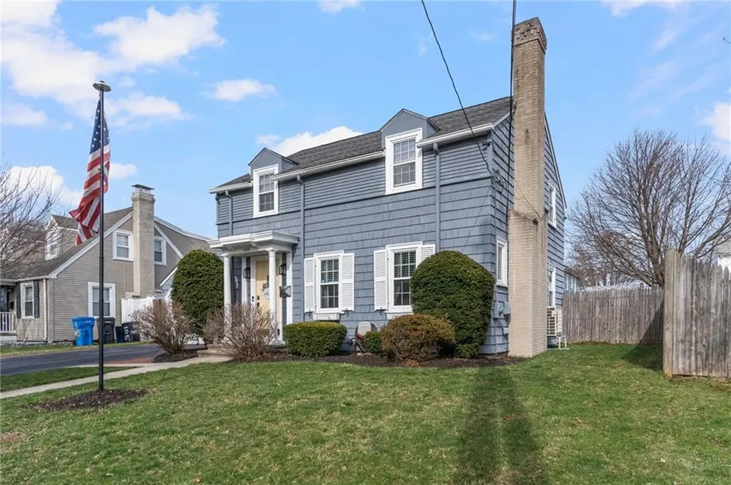 105 Roslyn Avenue Cranston RI 02910