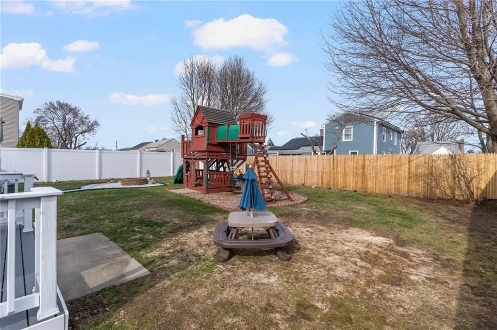 105 Roslyn Avenue Cranston RI 02910