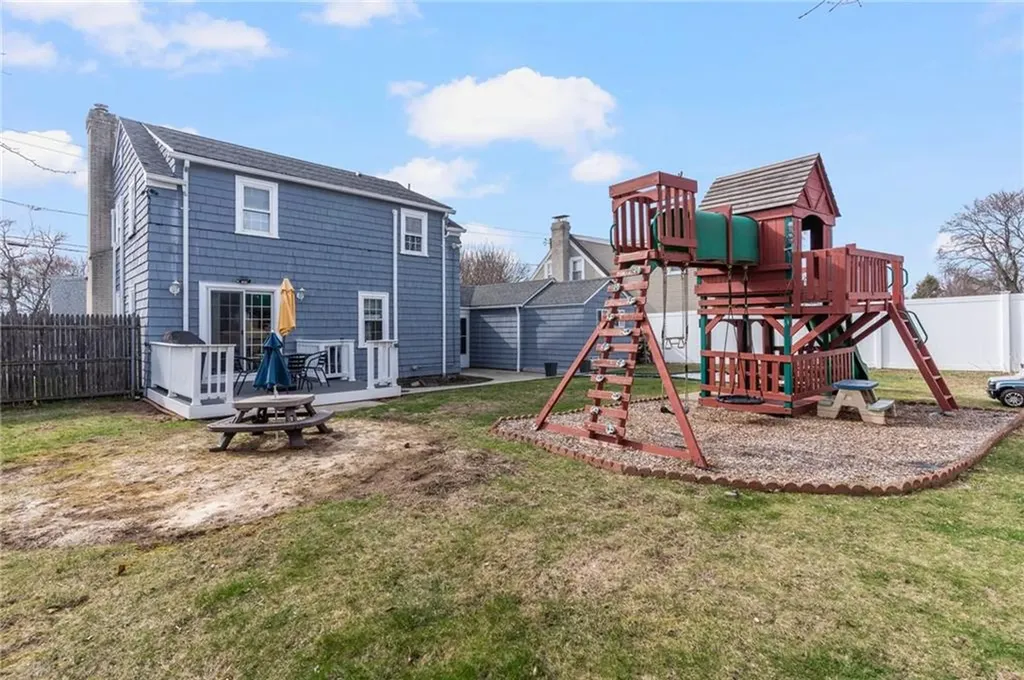 105 Roslyn Avenue Cranston RI 02910