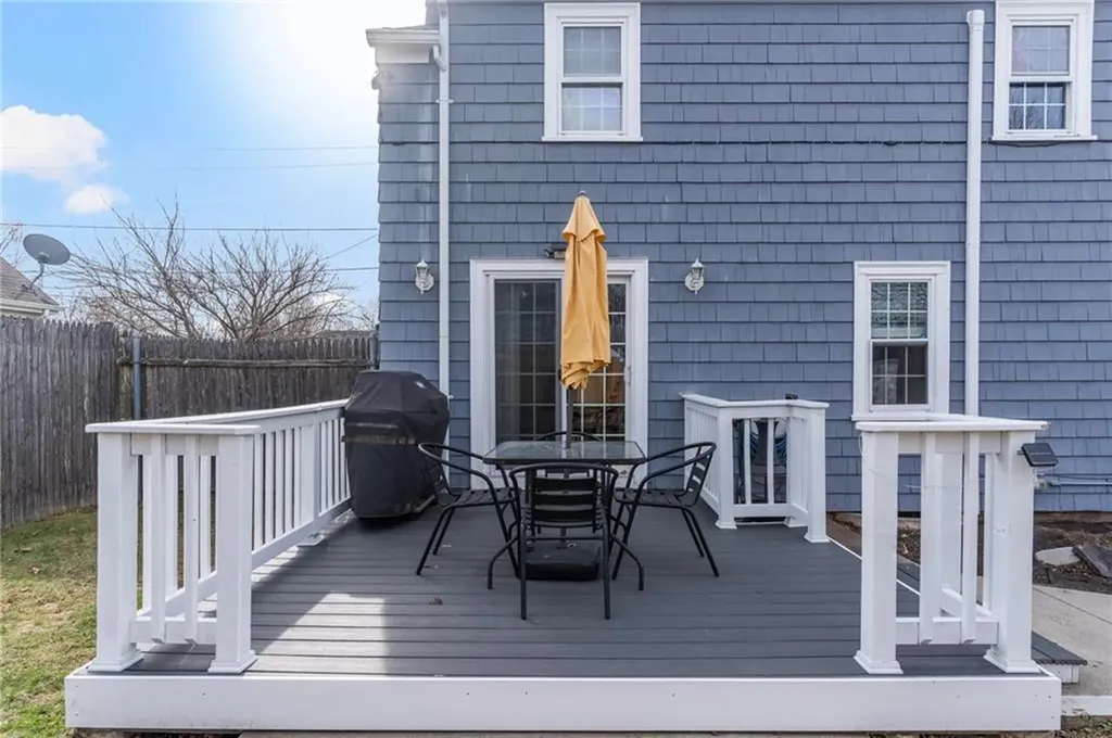 105 Roslyn Avenue Cranston RI 02910