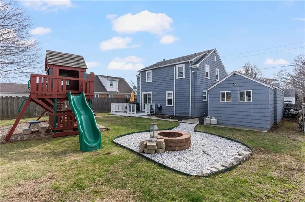 105 Roslyn Avenue Cranston RI 02910