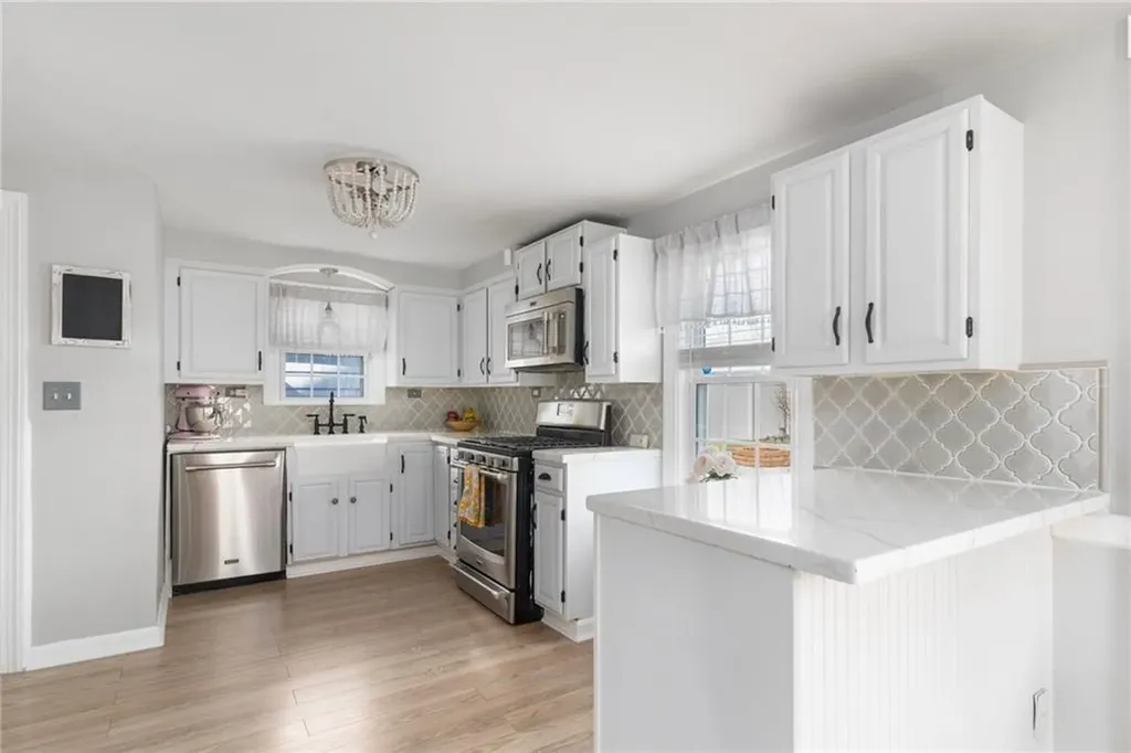 105 Roslyn Avenue Cranston RI 02910