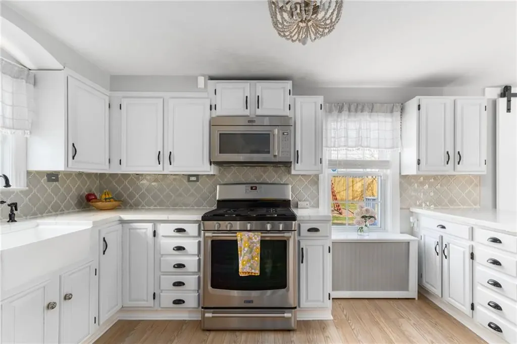105 Roslyn Avenue Cranston RI 02910