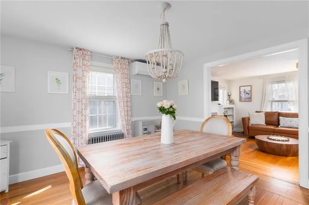 105 Roslyn Avenue Cranston RI 02910