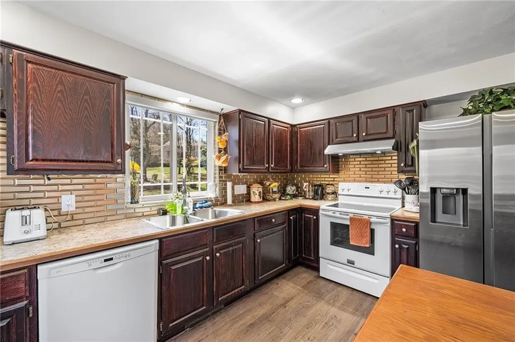 25 Sandy Lane Bristol RI 02809