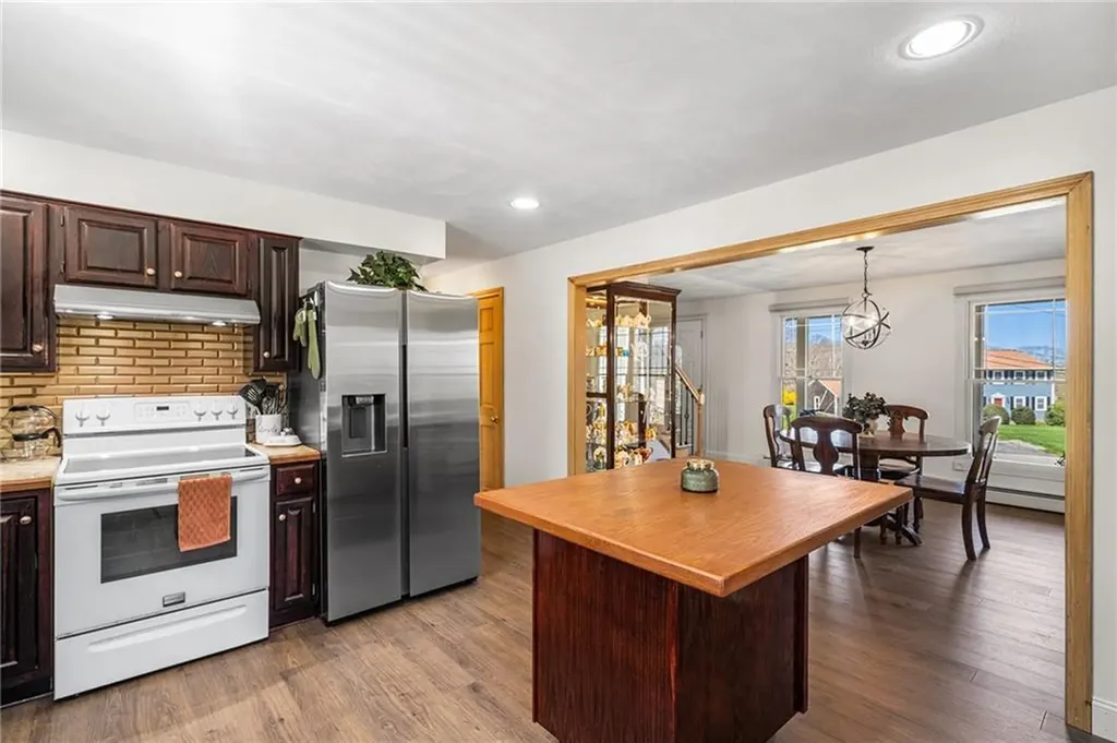 25 Sandy Lane Bristol RI 02809