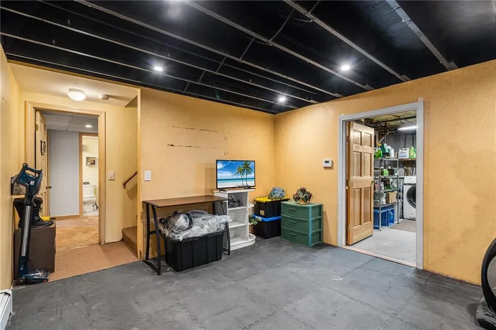 25 Sandy Lane Bristol RI 02809