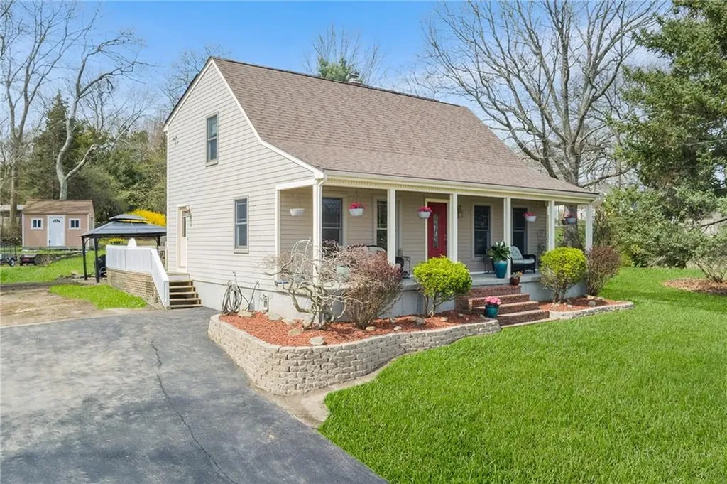 25 Sandy Lane Bristol RI 02809