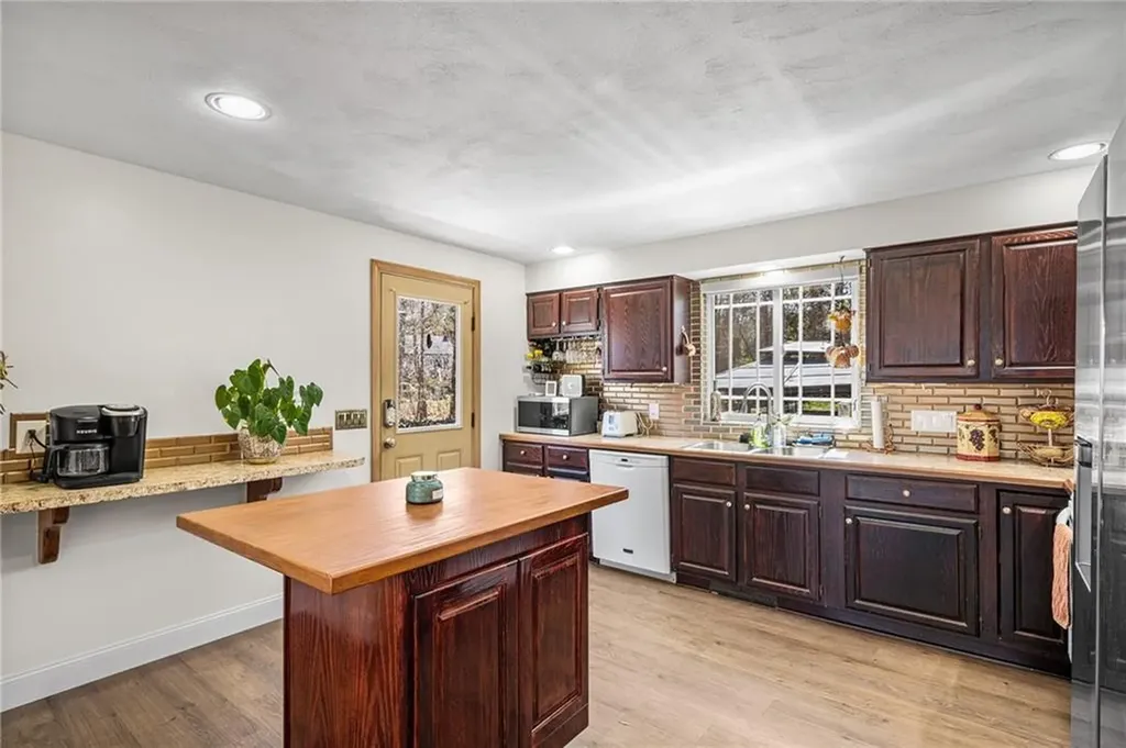 25 Sandy Lane Bristol RI 02809