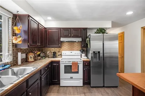 25 Sandy Lane Bristol RI 02809