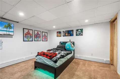 25 Sandy Lane Bristol RI 02809