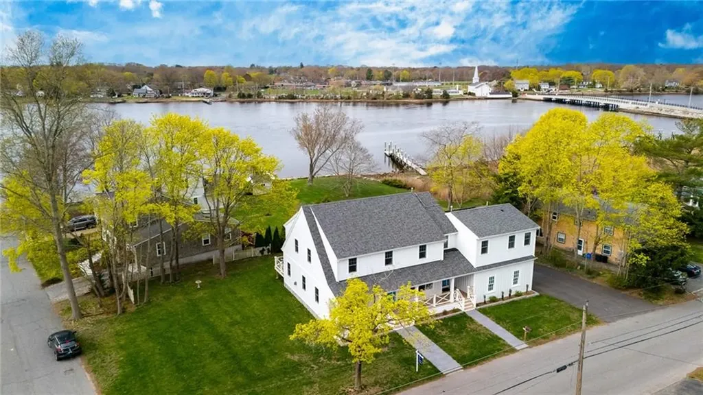 27 Bowden Avenue Barrington RI 02806