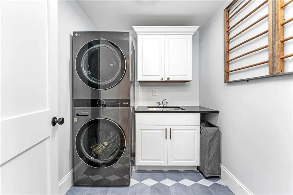 27 Bowden Avenue Barrington RI 02806