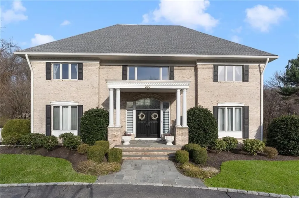 290 Larchwood Drive Warwick RI 02886