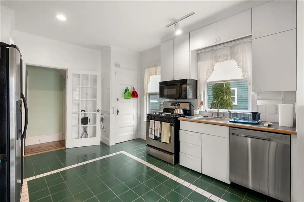 11 Hope Street Newport RI 02840