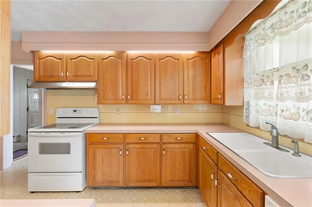 33 Hilltop Avenue West Warwick RI 02893