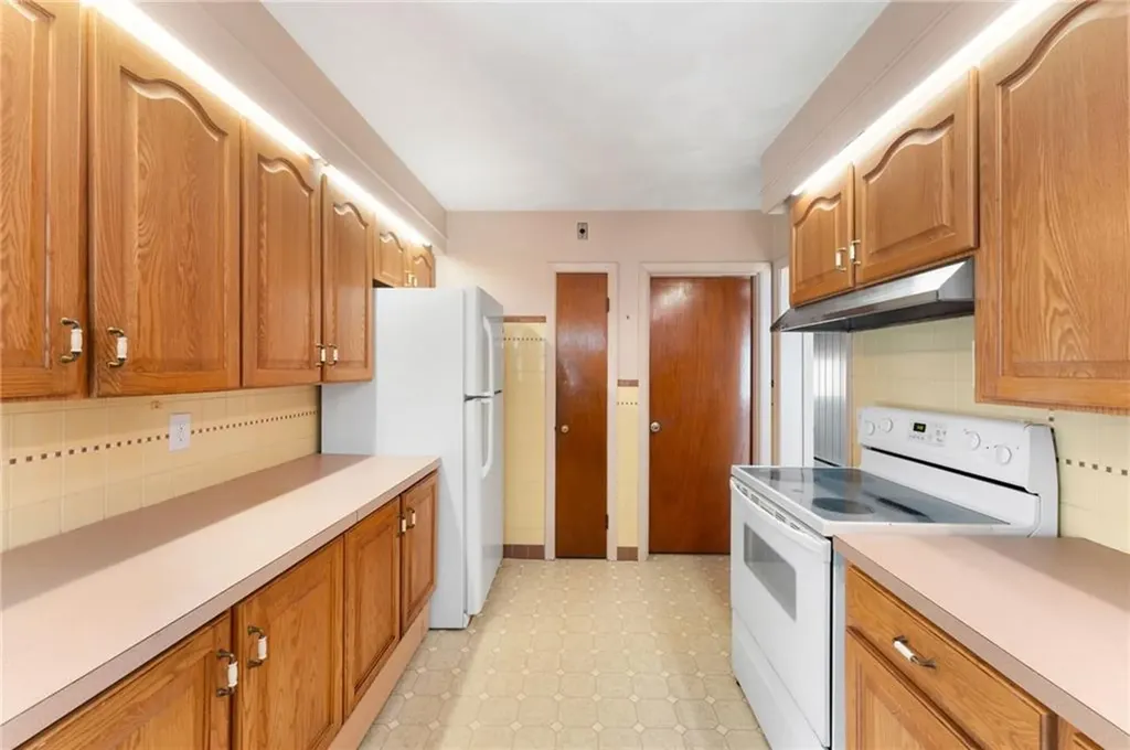 33 Hilltop Avenue West Warwick RI 02893