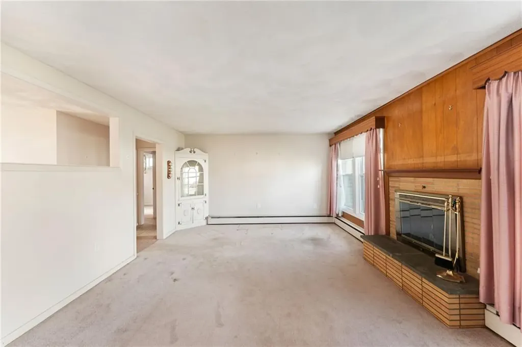 33 Hilltop Avenue West Warwick RI 02893