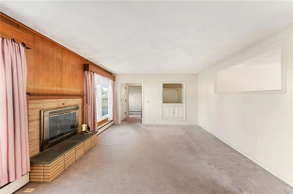 33 Hilltop Avenue West Warwick RI 02893