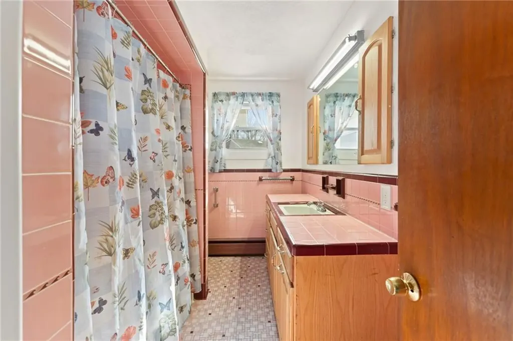 33 Hilltop Avenue West Warwick RI 02893