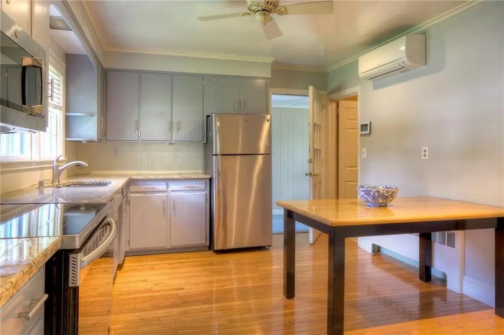 236 Eustis Avenue Newport RI 02840