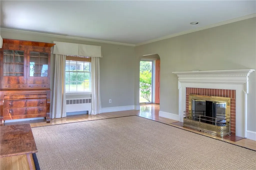 236 Eustis Avenue Newport RI 02840