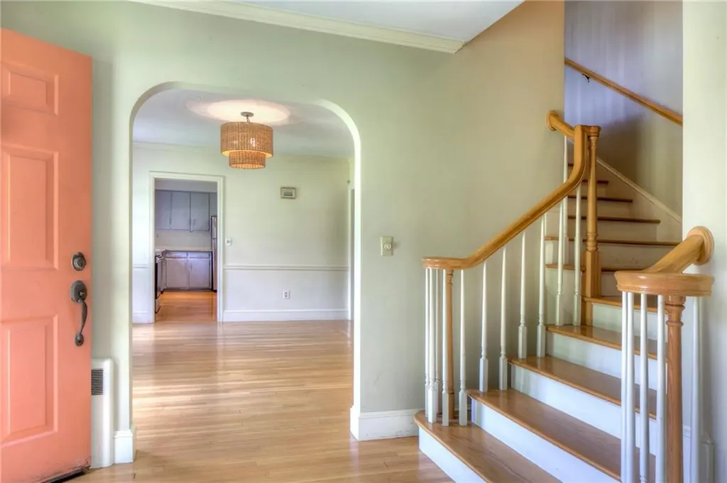 236 Eustis Avenue Newport RI 02840