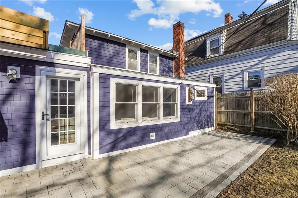 15 Curry Avenue Newport RI 02840