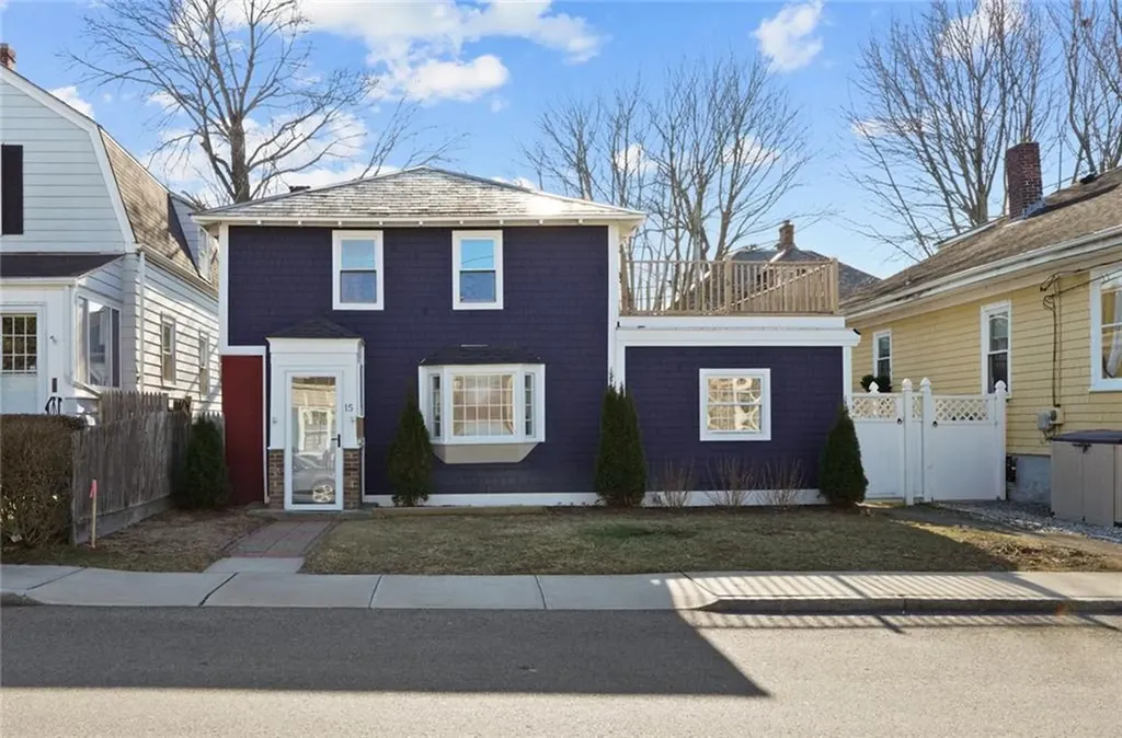 15 Curry Avenue Newport RI 02840