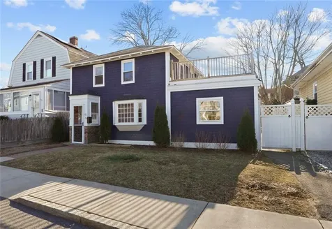 15 Curry Avenue Newport RI 02840