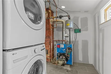 15 Curry Avenue Newport RI 02840