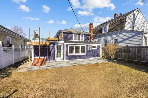 15 Curry Avenue Newport RI 02840